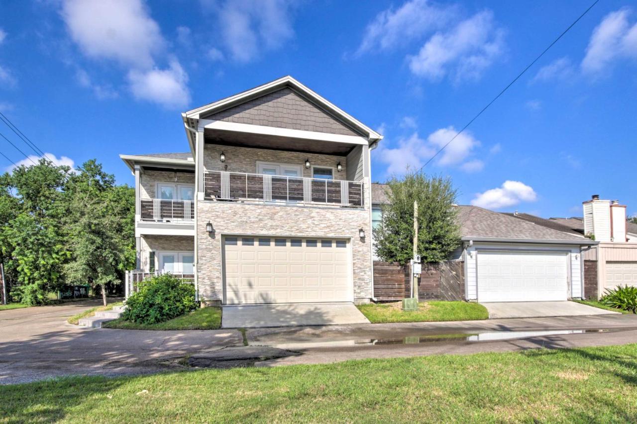 Luxe Southwest Houston Home With Balconies And Patio! Exterior photo