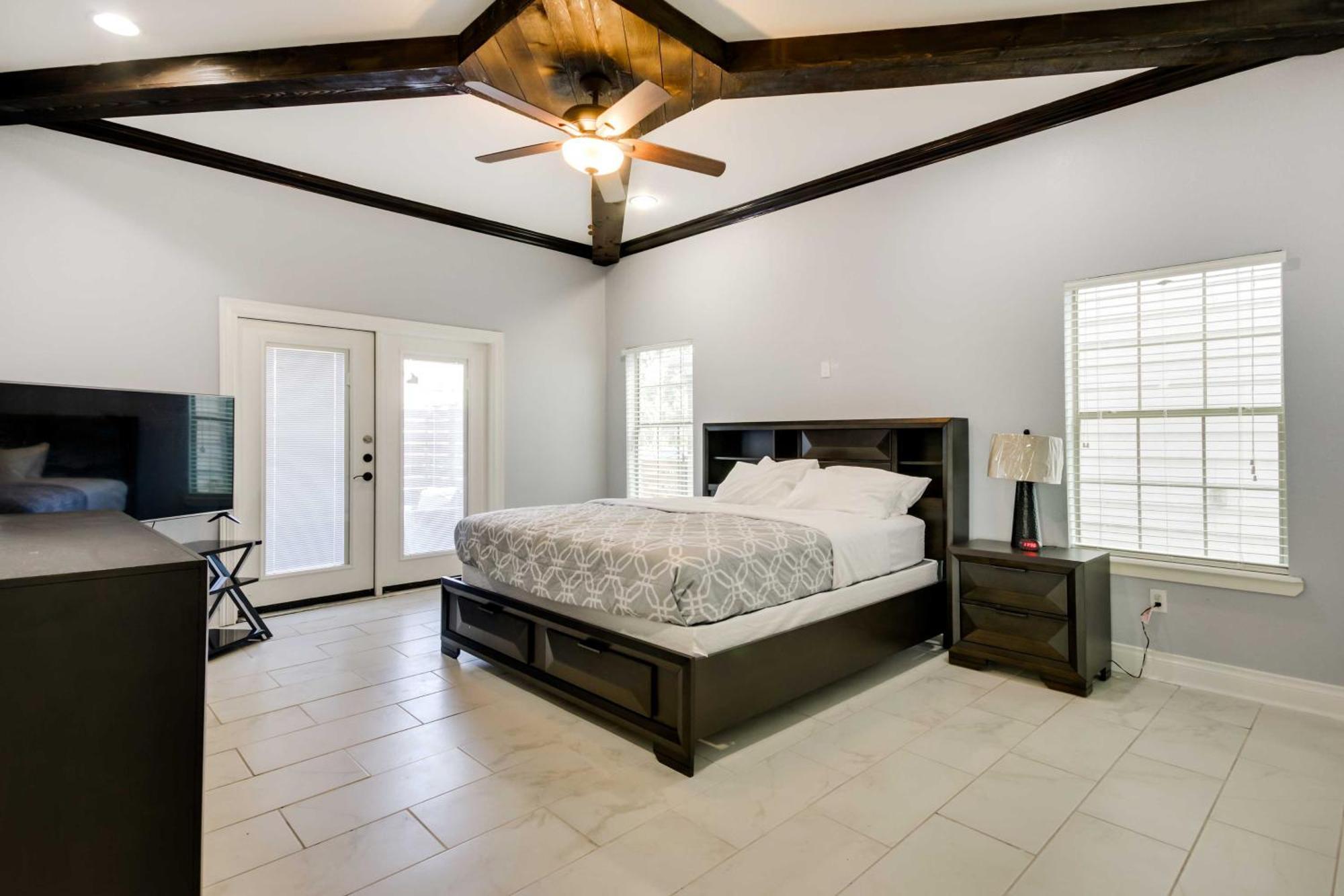 Luxe Southwest Houston Home With Balconies And Patio! Exterior photo