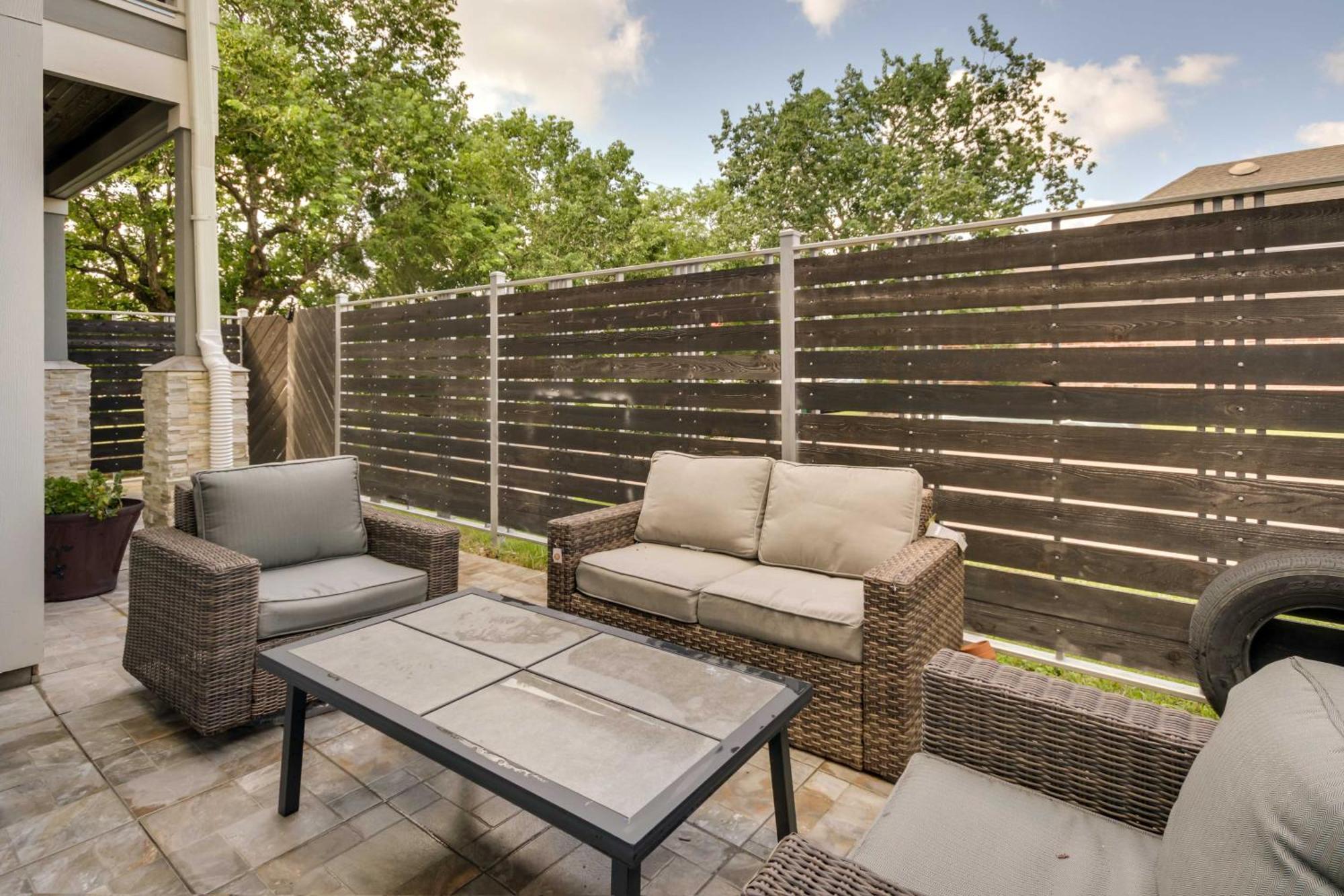 Luxe Southwest Houston Home With Balconies And Patio! Exterior photo